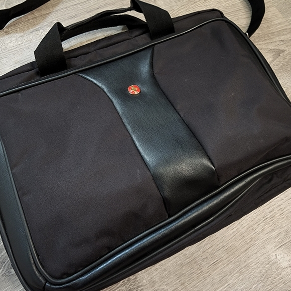 SWISS Black Laptop Crossbody Bag - Picture 3 of 11